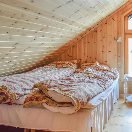 4 Bedroom Cozy In Holiday home