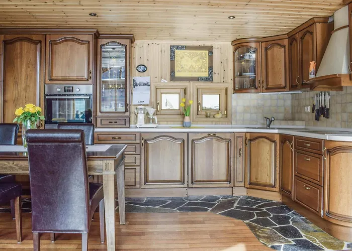 Holiday home 4 Bedroom Cozy In *