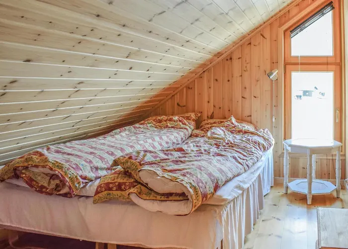 4 Bedroom Cozy In Holiday home